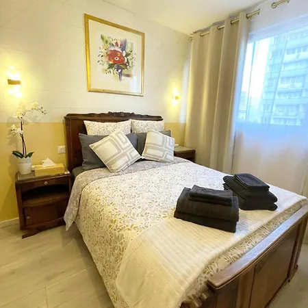 Bright&spacious 3br With Balconies Metro 6 Glacière Parigi