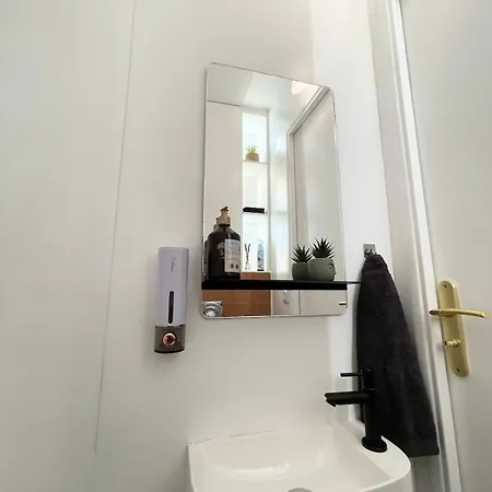 Bright&spacious 3br With Balconies Metro 6 Glacière Parigi