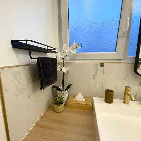 Bright&spacious 3br With Balconies Metro 6 Glacière Parigi