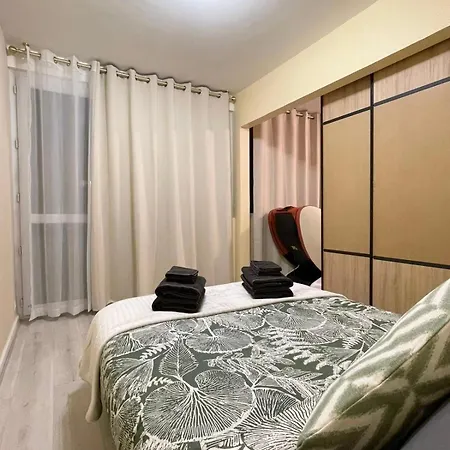 Bright&spacious 3br With Balconies Metro 6 Glacière Parigi