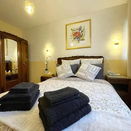 Bright&spacious 3br With Balconies Metro 6 Glacière Parigi